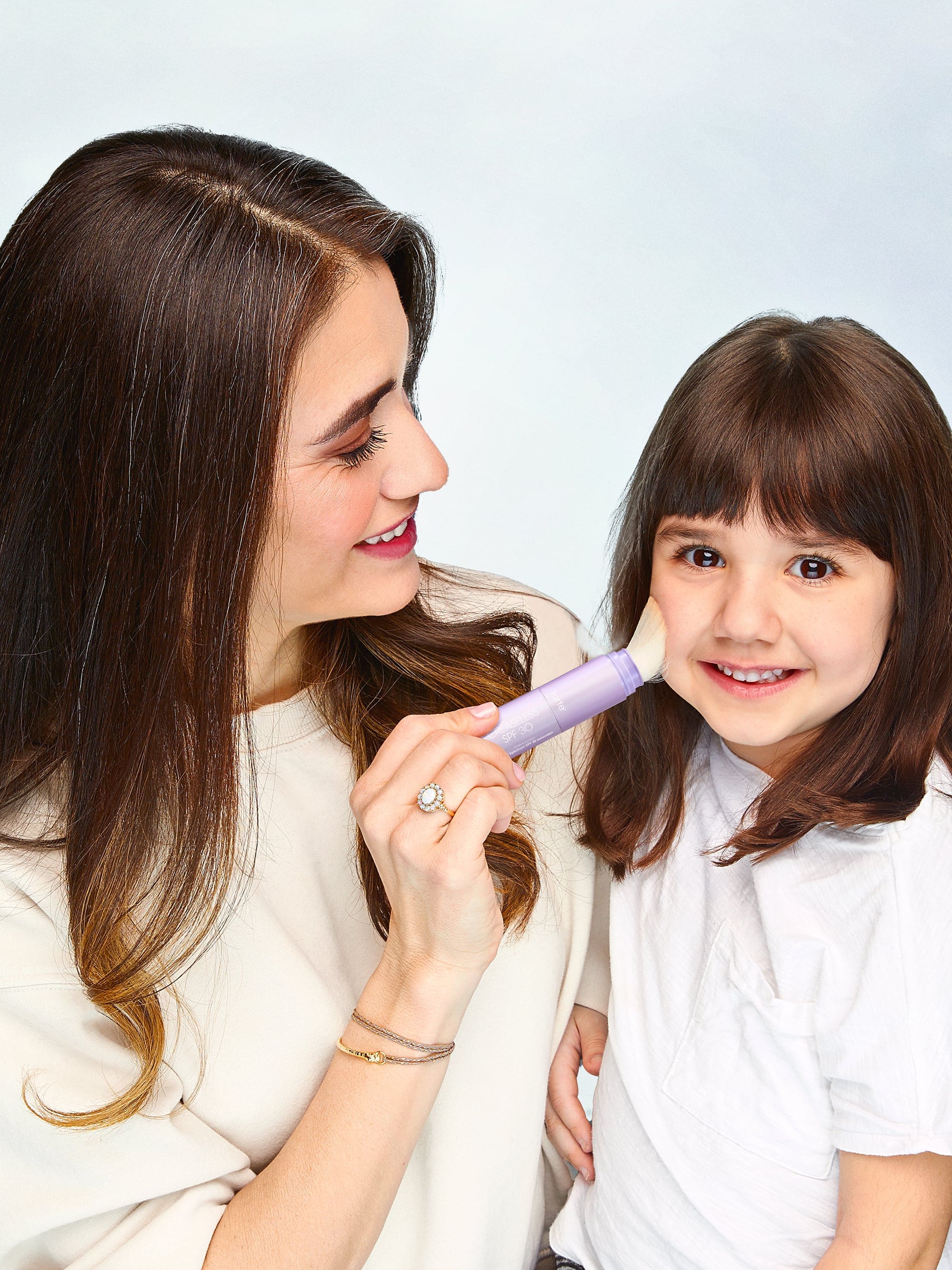 creaseless SPF 30 mineral powder sunscreen - Image 10