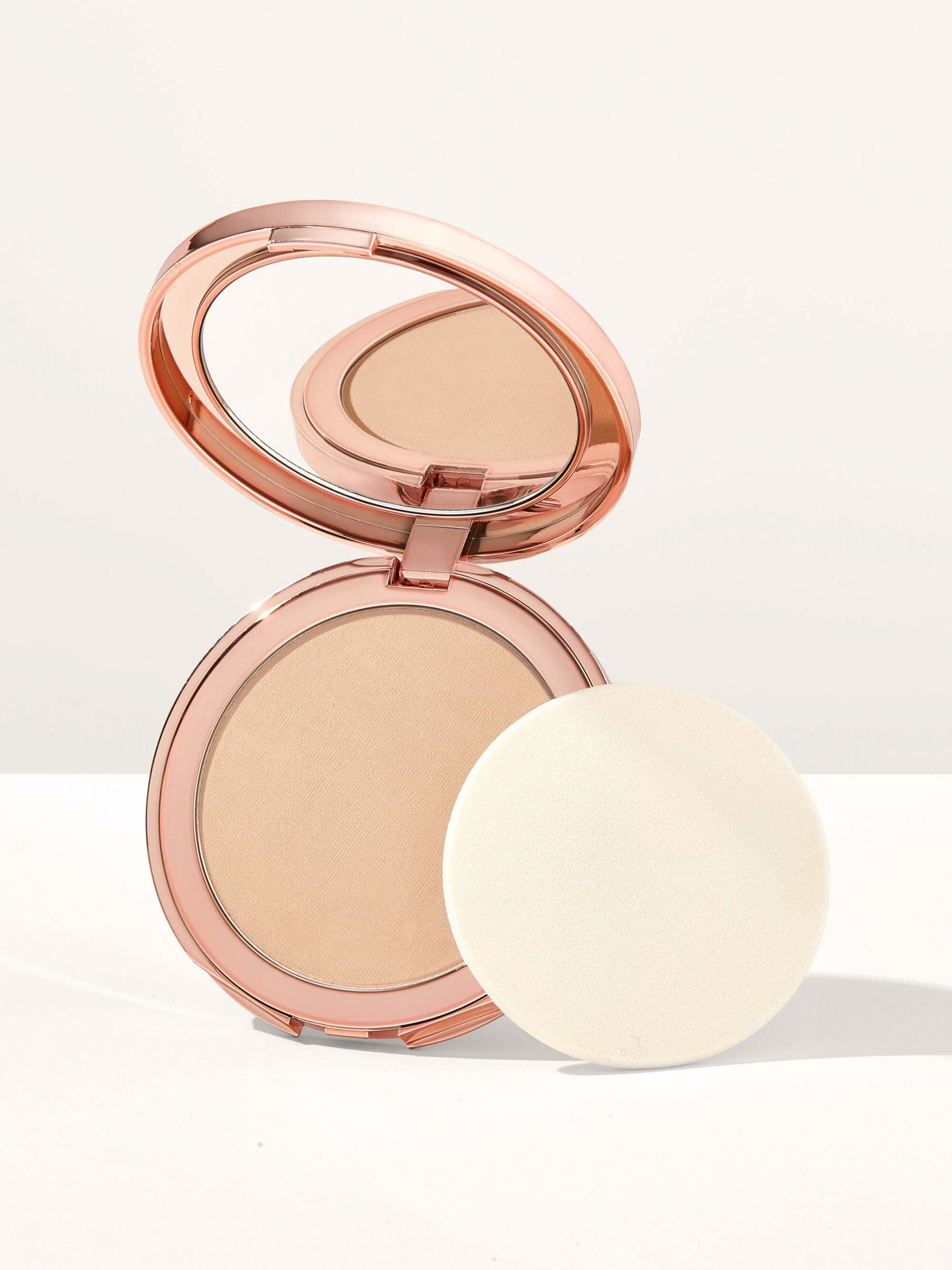 smooth operator™ Amazonian clay tinted pressed finishing powder - Image 10