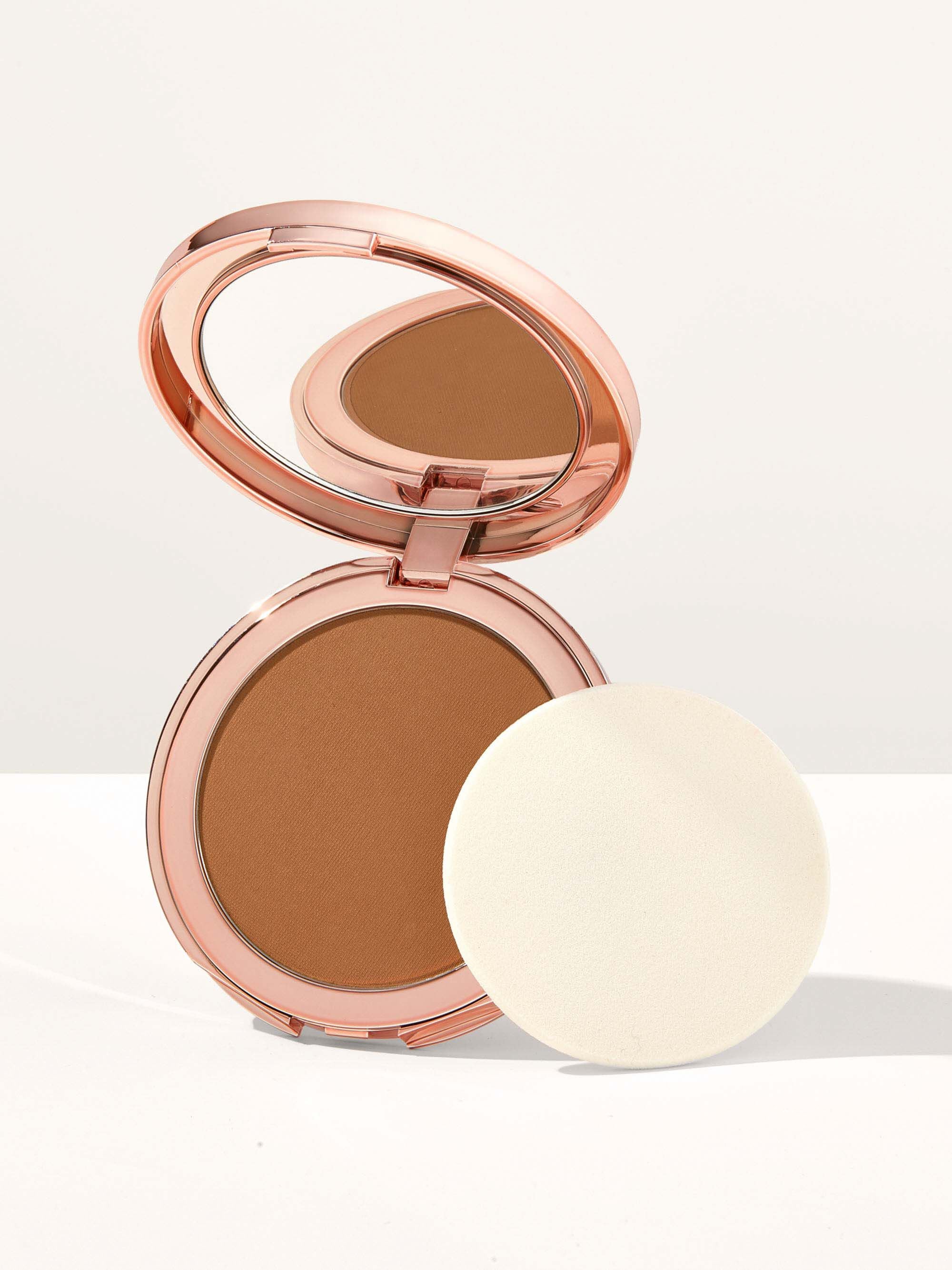 smooth operator™ Amazonian clay tinted pressed finishing powder - Image 3