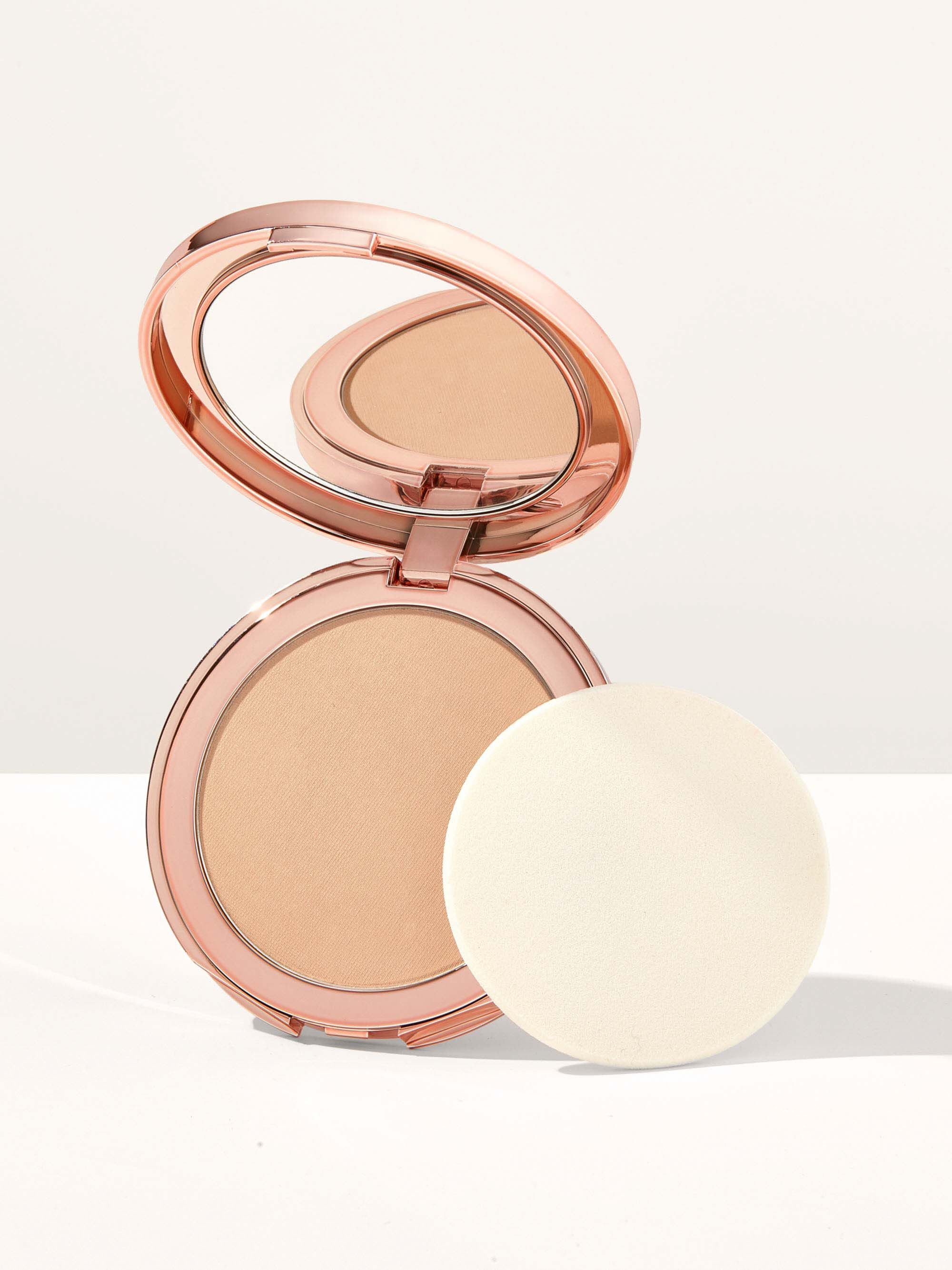 smooth operator™ Amazonian clay tinted pressed finishing powder - Image 8