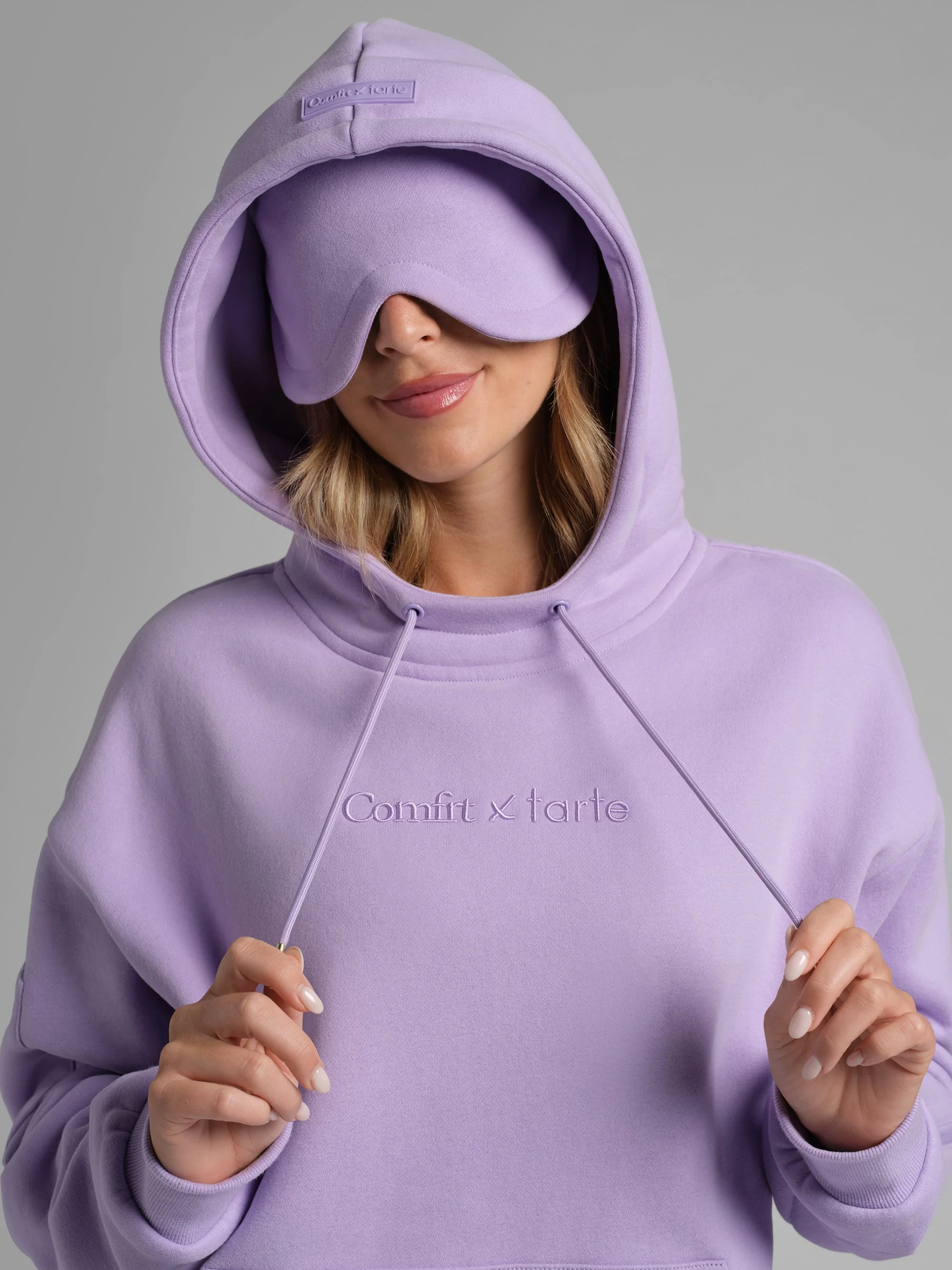 tarte x Comfrt airplane mode travel hoodie - Image 15