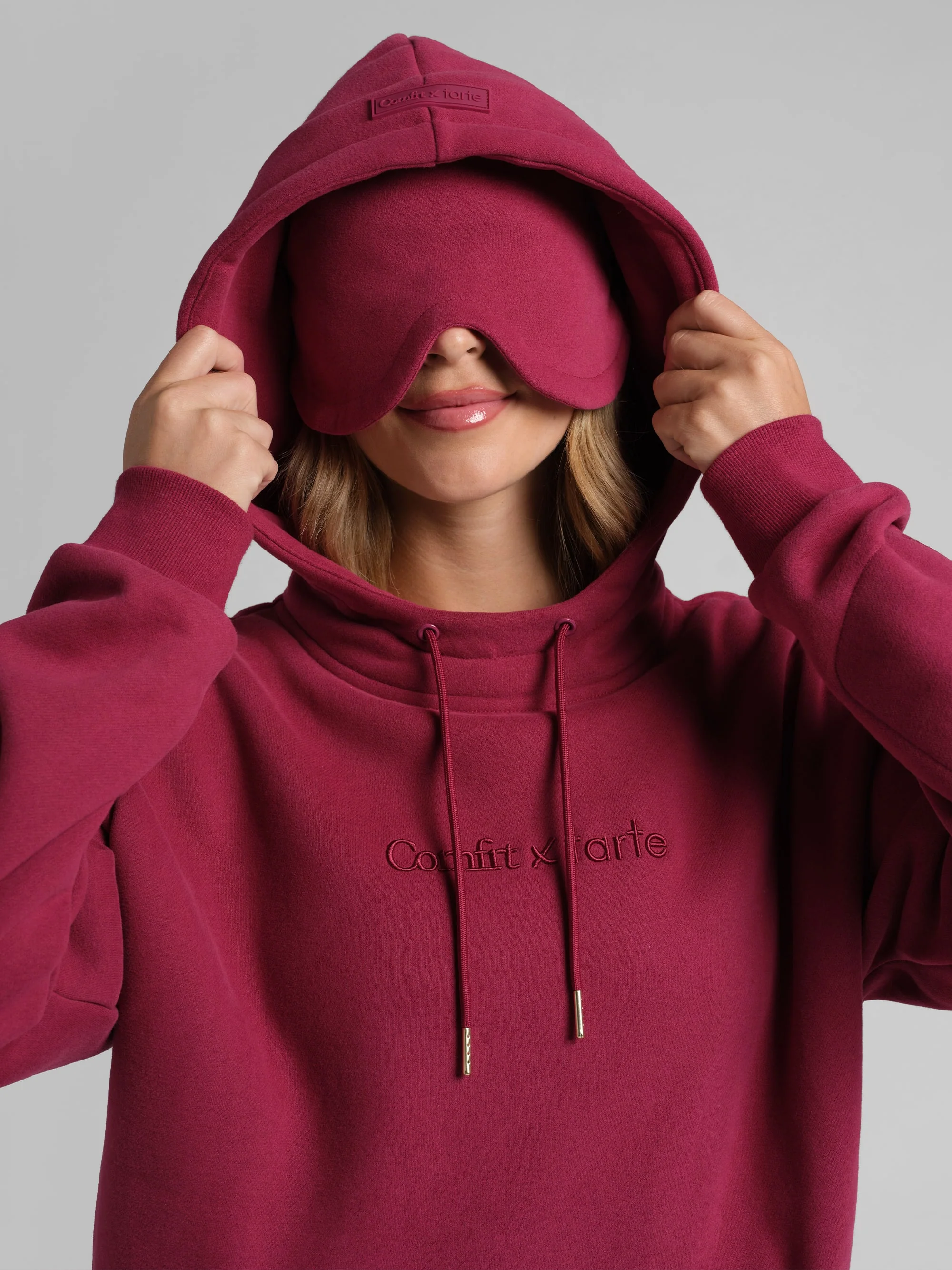 tarte x Comfrt airplane mode travel hoodie - Image 19
