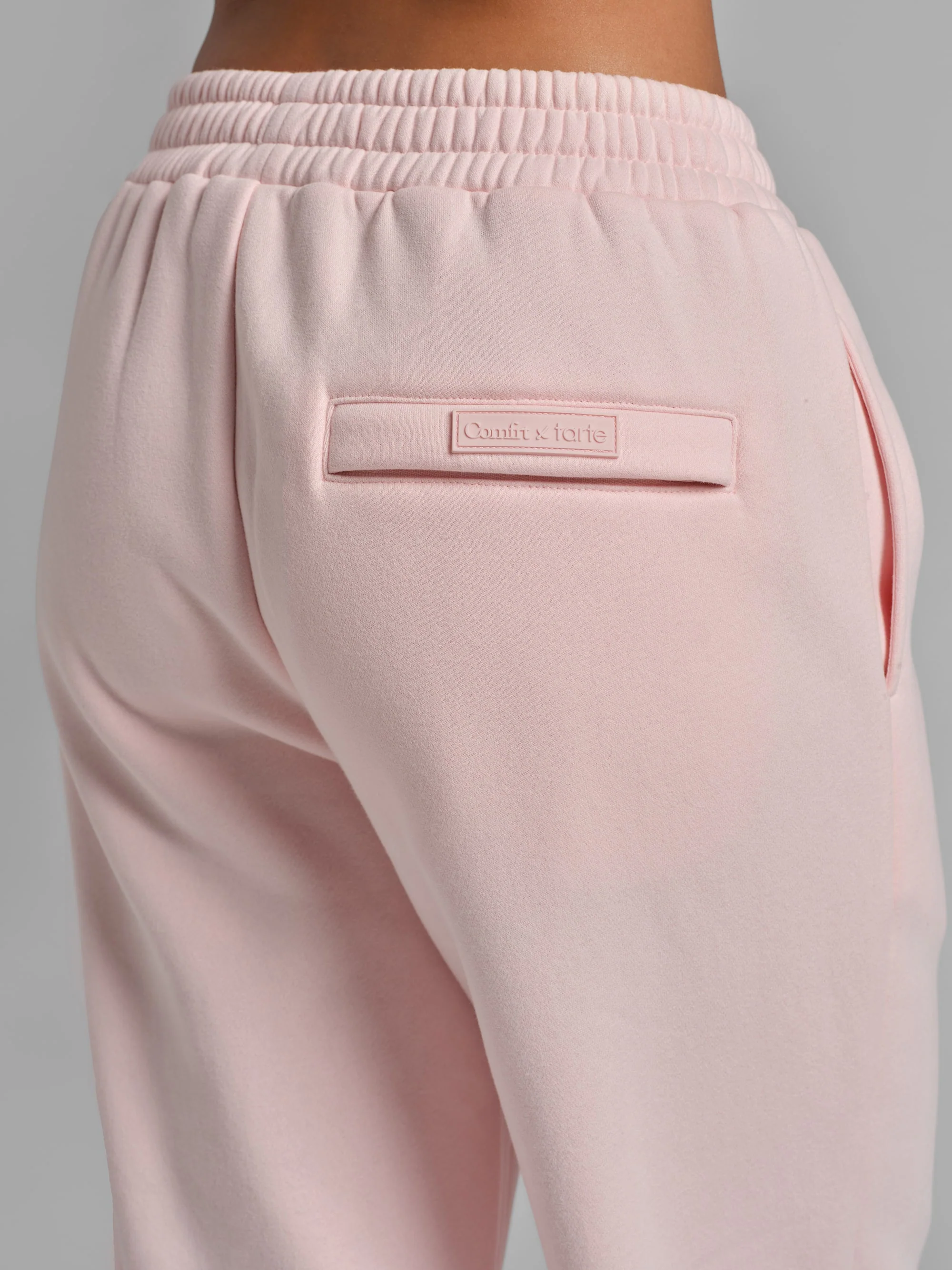 tarte x Comfrt airplane mode travel sweatpants - Image 31