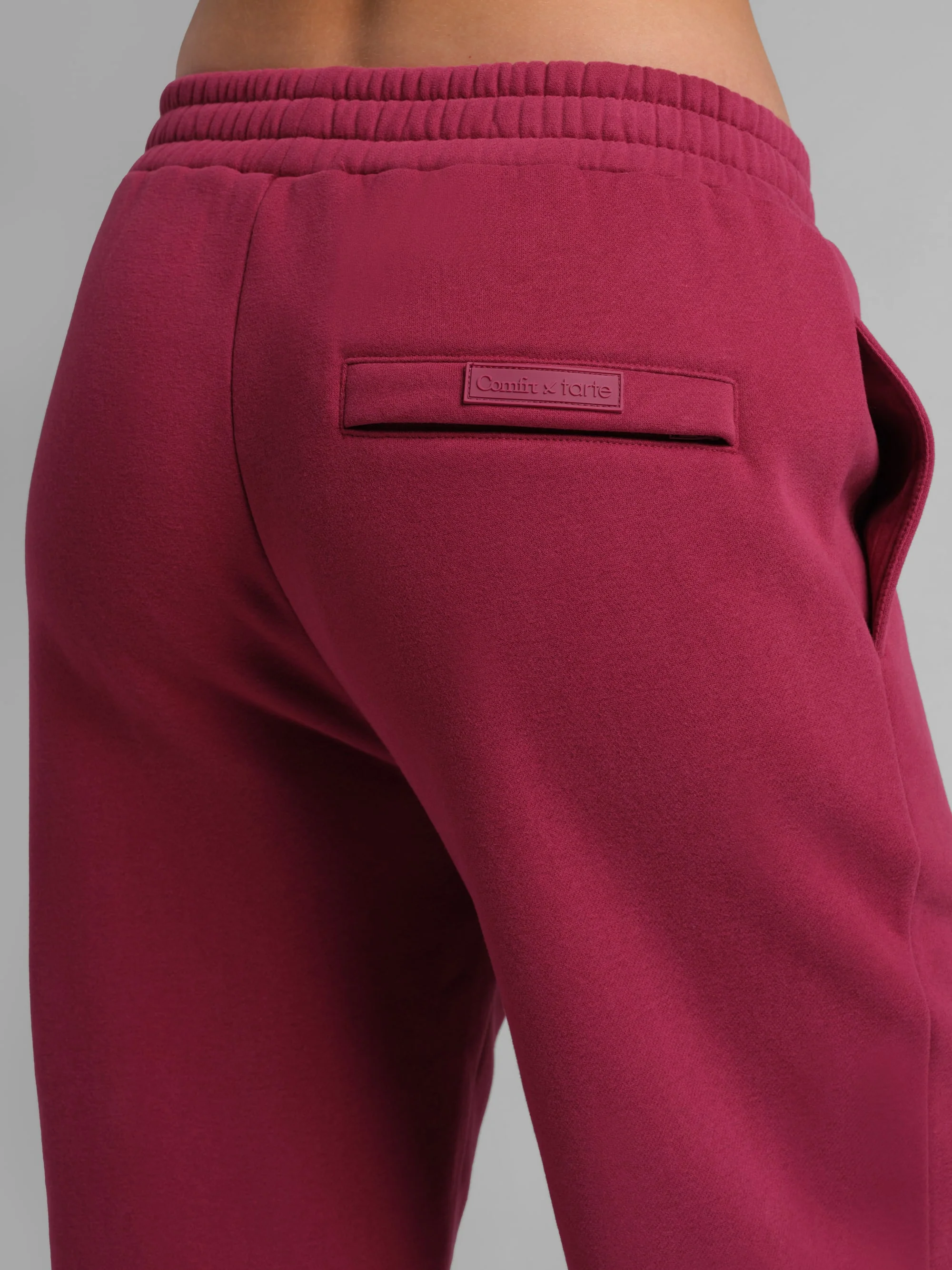 tarte x Comfrt airplane mode travel sweatpants - Image 44